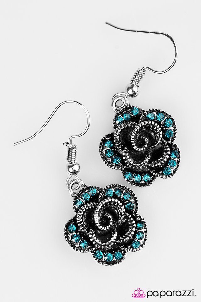 Paparazzi ♥ Give Her Roses - Blue ♥ Earrings