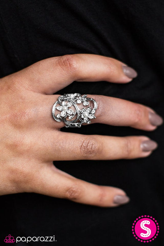 walking-in-wonderland-white-p4re-wtxx-150xx