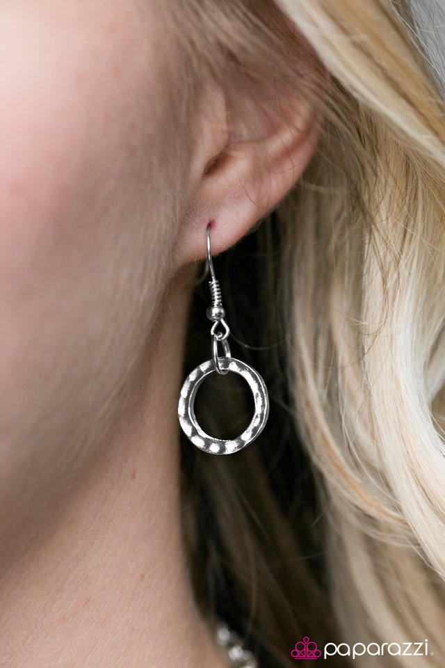 Paparazzi ♥ Endless Shores - White ♥ Necklace