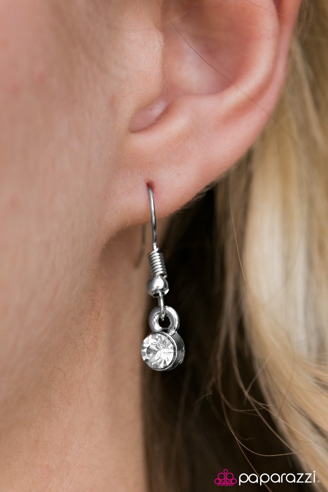 Paparazzi ♥ Nice Ice - White ♥ Necklace