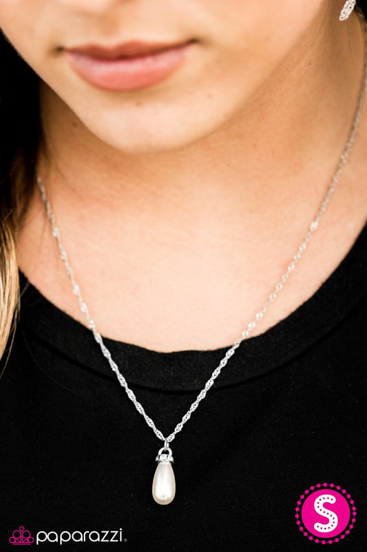 modern-etiquette-white-p2re-wtxx-157xx