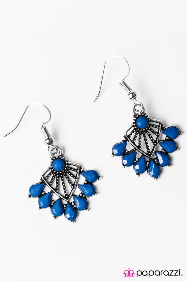 Paparazzi ♥ Find Me Under The Palms - Blue ♥ Earrings