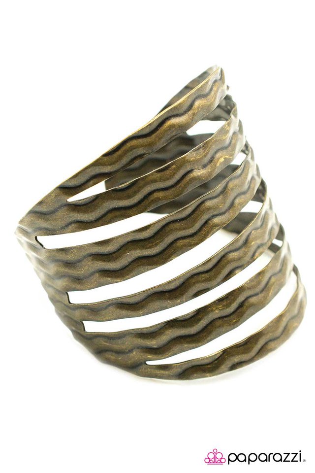 Paparazzi ♥ Off the Cuff - Brass ♥ Bracelet