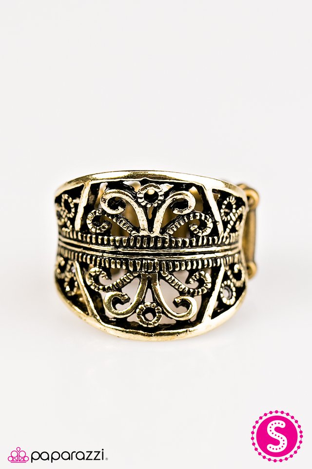 Paparazzi ♥ Royally Royal - Brass ♥ Ring