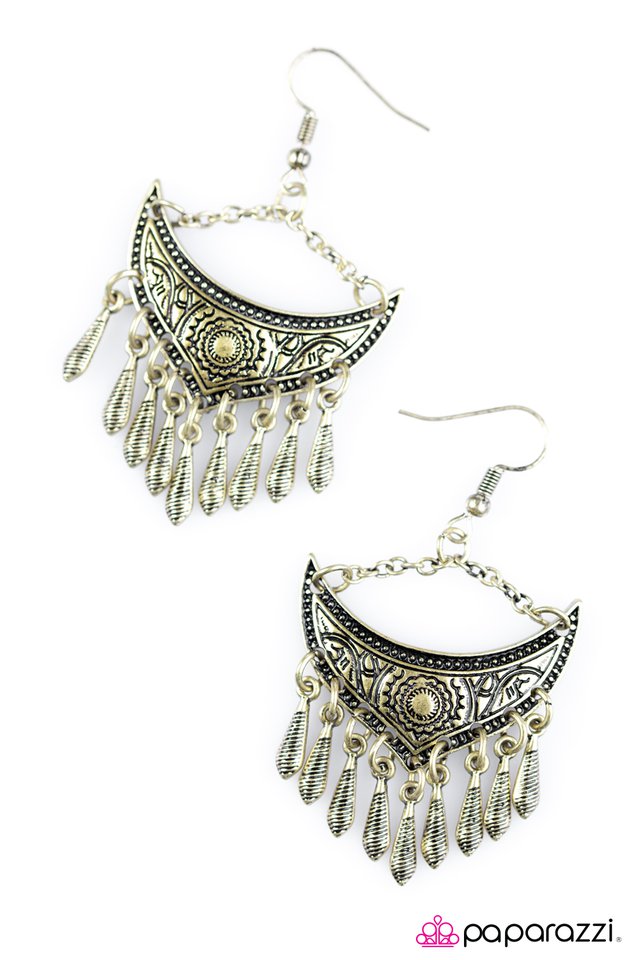 Paparazzi ♥ Put On Your Boots - Brass ♥ Earrings