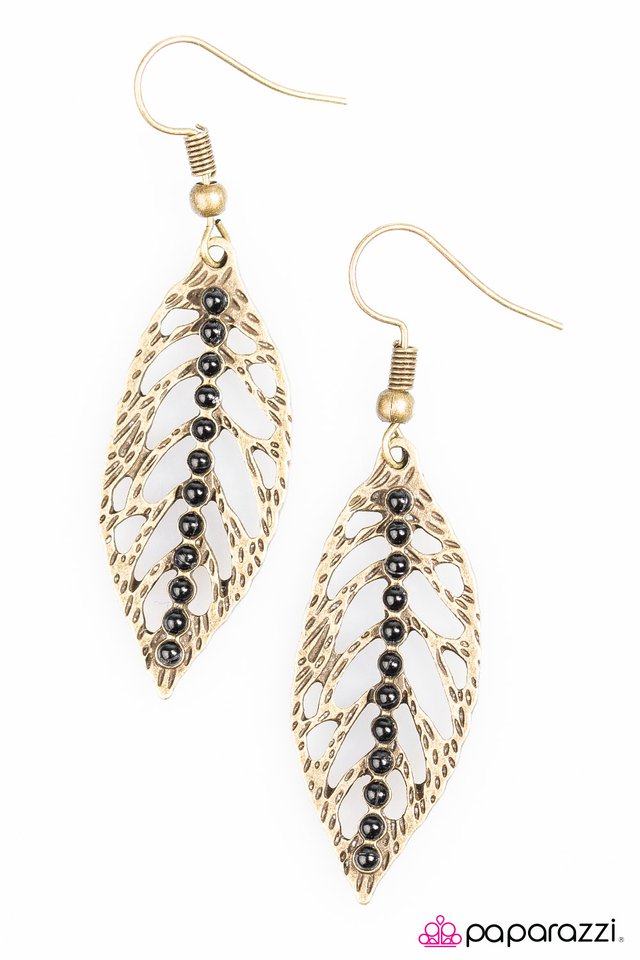 Paparazzi ♥ LEAF It At That - Brass ♥ Earrings