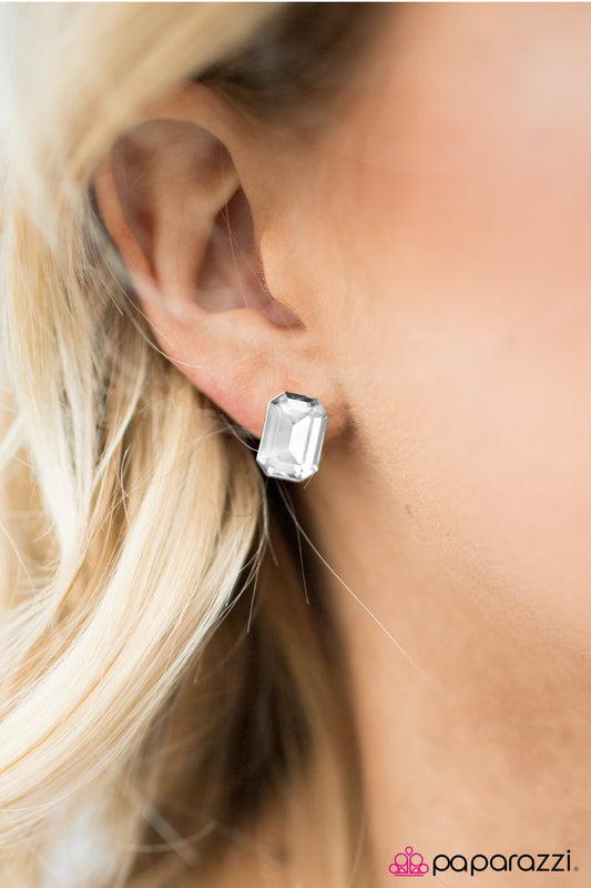 fashion-icon-white-post-p5po-wtxx-078xx