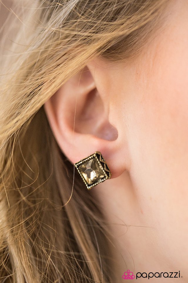 own-the-show-brass-post-p5po-brxx-011xx