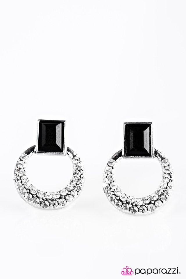 Paparazzi ♥ Seeing SUPERSTARS - Black Post ♥ Post Earrings