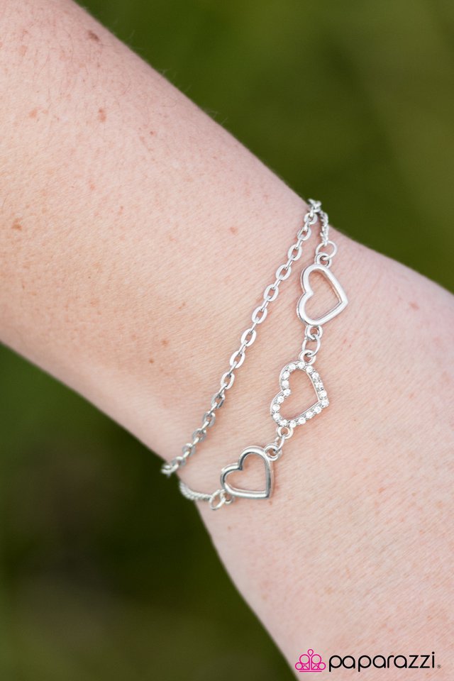 love-is-everywhere-white-p9wh-wtxx-113xx