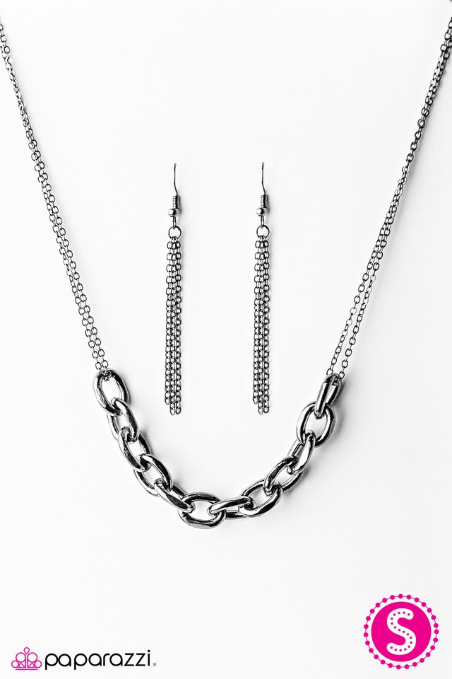 Paparazzi ♥ Lo and Be-BOLD! - Black ♥ Necklace