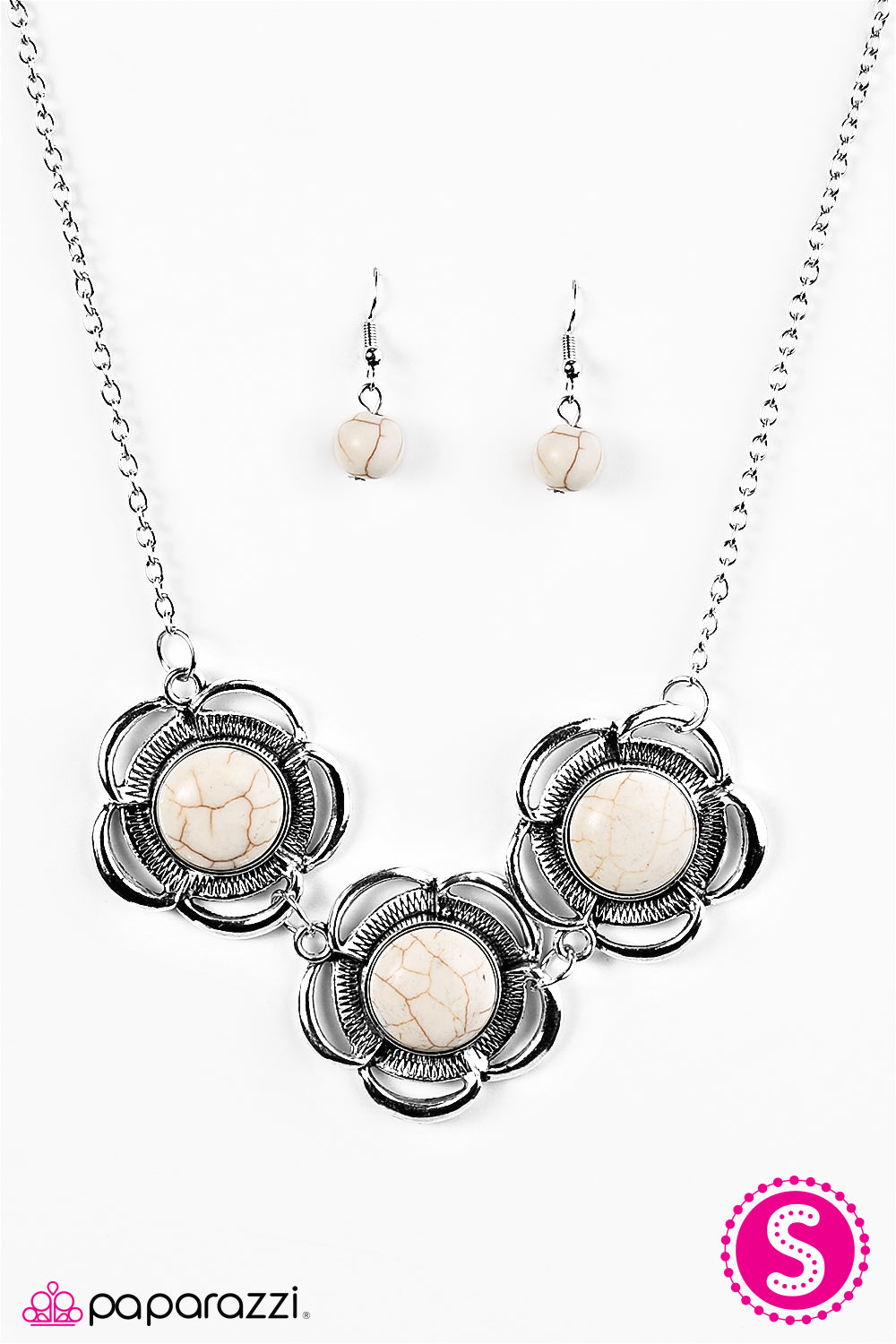 Paparazzi ♥ Daisy DUNES - White ♥  Necklace