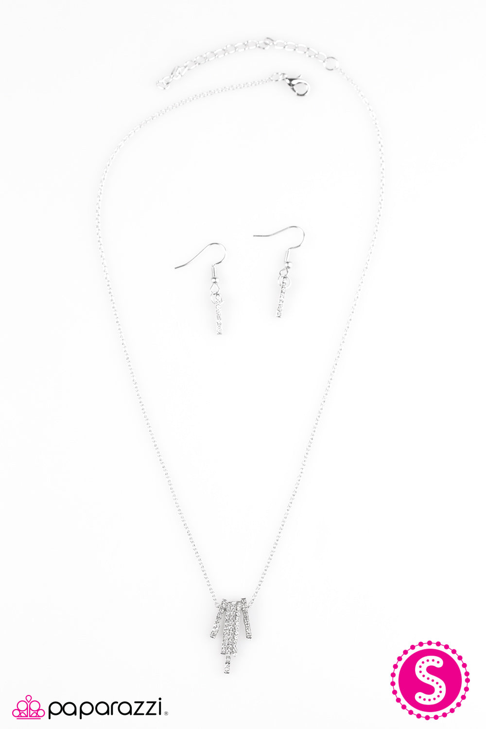 Paparazzi ♥ Urban Scene - White ♥  Necklace