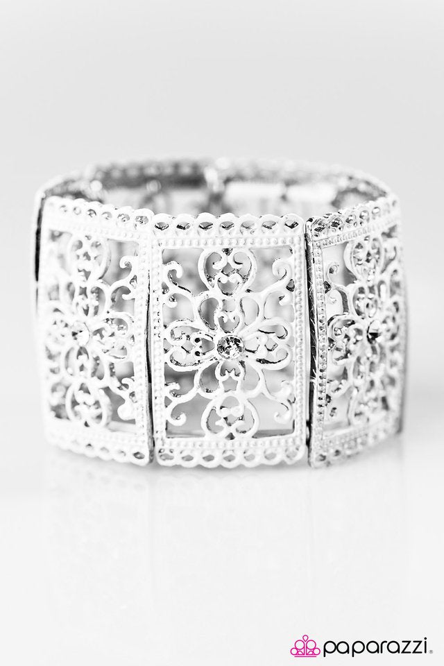 Paparazzi ♥ A Victorian Frame Of Mind - White ♥ Bracelet