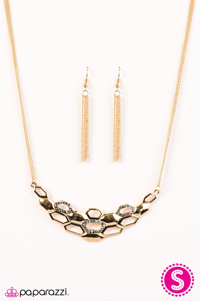 Paparazzi ♥ Queen Of The Hive - Gold ♥ Necklace