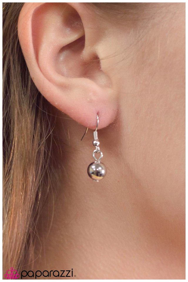 Paparazzi ♥ A Twinkle in Time - Silver ♥ Necklace