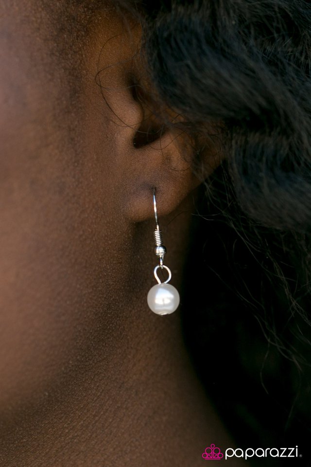 Paparazzi ♥ Romantic Getaway - Pink ♥ Necklace