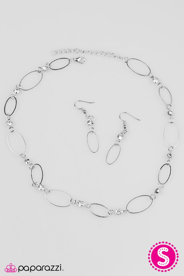 Paparazzi ♥ A Touch Of Class - White ♥ Necklace