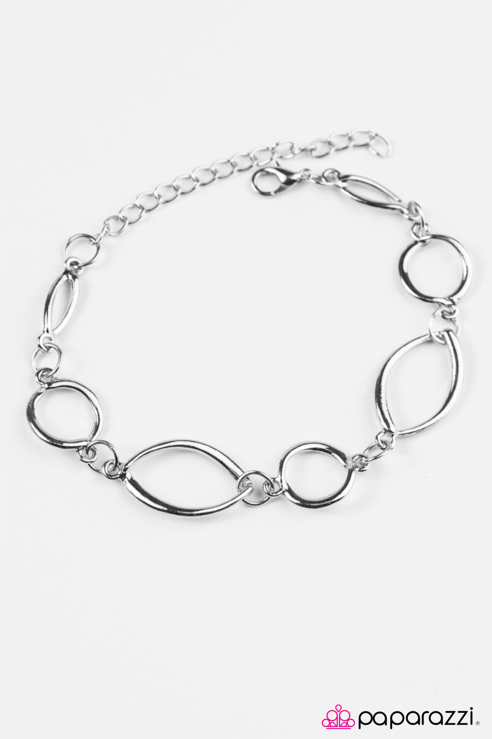 Paparazzi ♥ Daringly Daring - Silver ♥  Bracelet