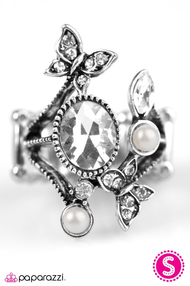 Paparazzi ♥ Bay Beauty - White ♥ Ring