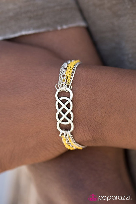 colorful-collaboration-yellow-p9wh-ywxx-059xx