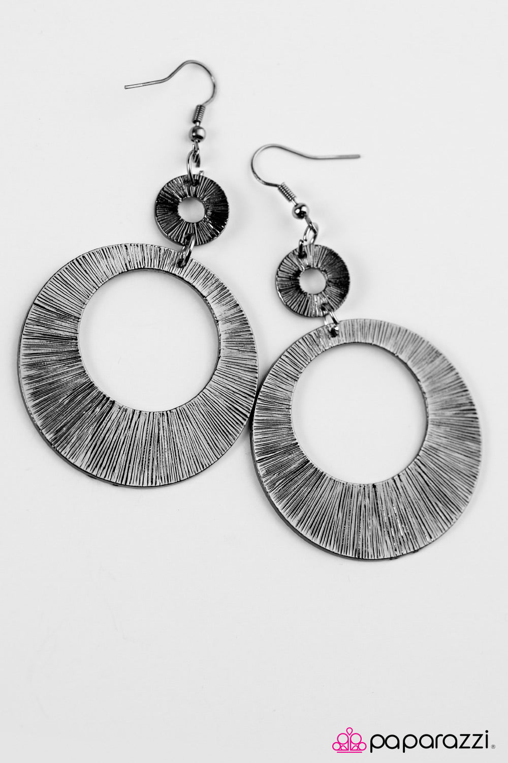 Paparazzi ♥ Winner Shimmer - Black ♥  Earrings