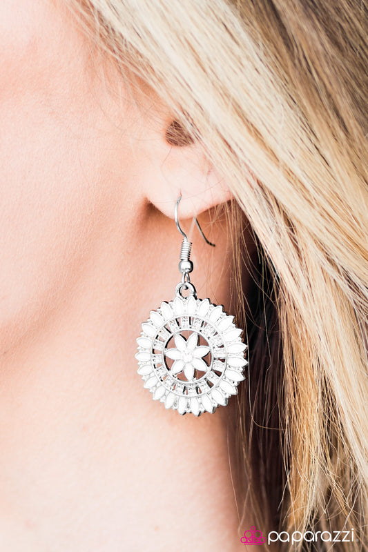 primrose-pinwheels-white-p5wh-wtxx-094xx