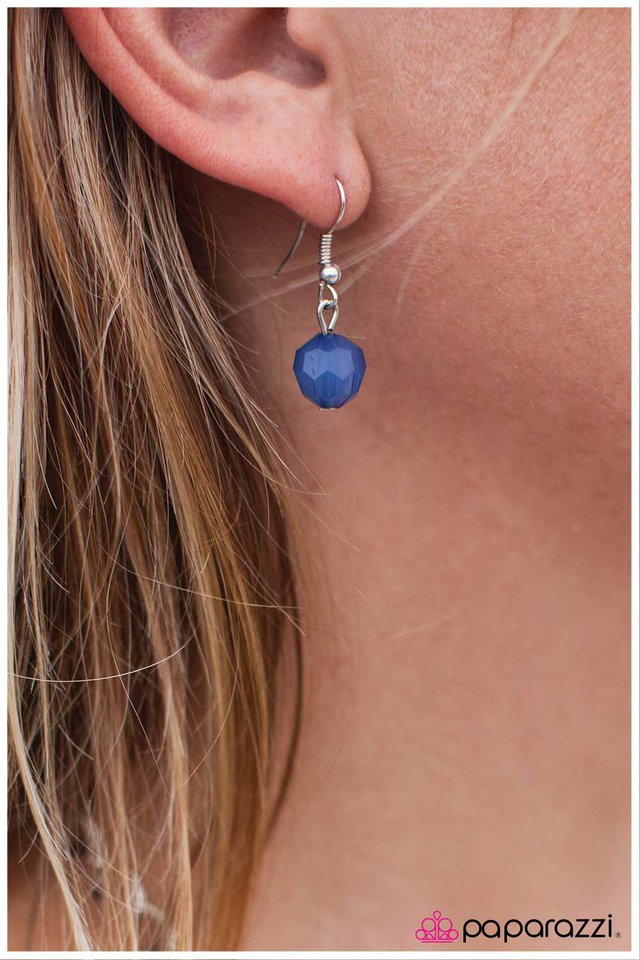 Paparazzi ♥ Frosted and Fabulous - Blue ♥ Necklace