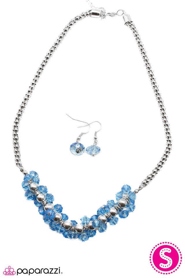 Paparazzi ♥ Ice Queen - Blue ♥ Necklace