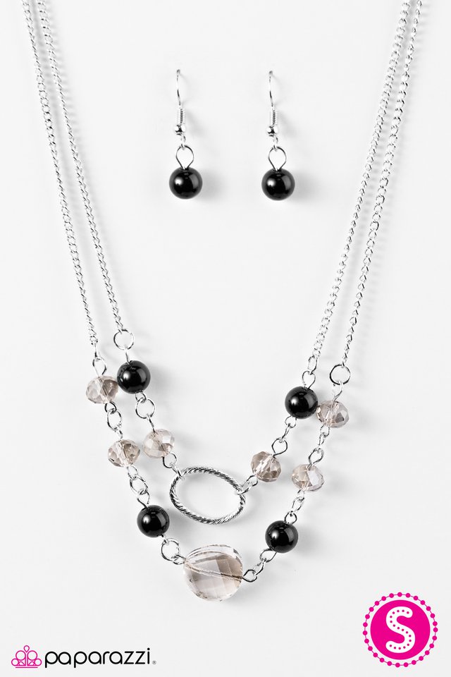 Paparazzi ♥ Romantic Getaway - Black ♥ Necklace
