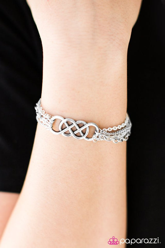 colorful-collaboration-white-p9wh-wtxx-116de