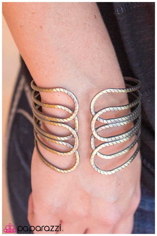 caged-in-p9-brxx-002hd