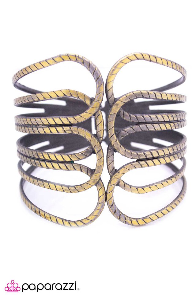 Paparazzi ♥ Caged In - Brass ♥ Bracelet