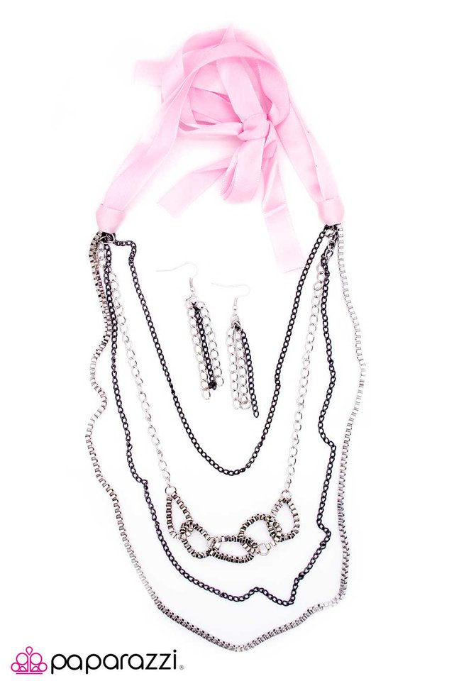 Paparazzi ♥ Delicately Dangerous - Pink ♥ Necklace