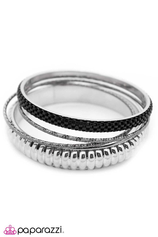 Paparazzi ♥ A Night to Remember - Black ♥ Bracelet