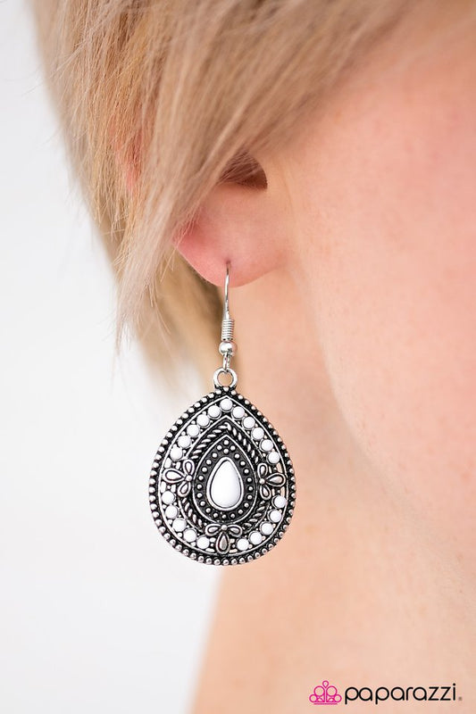 Paparazzi ♥ Dropping Daylight - White ♥ Earrings-product_sku
