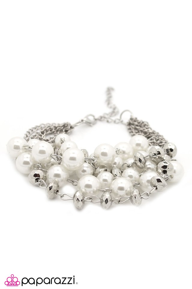 Paparazzi ♥ In Good Graces - White ♥ Bracelet