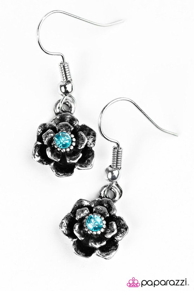 Paparazzi ♥ Where The Flowers Bloom - Blue ♥ Earrings