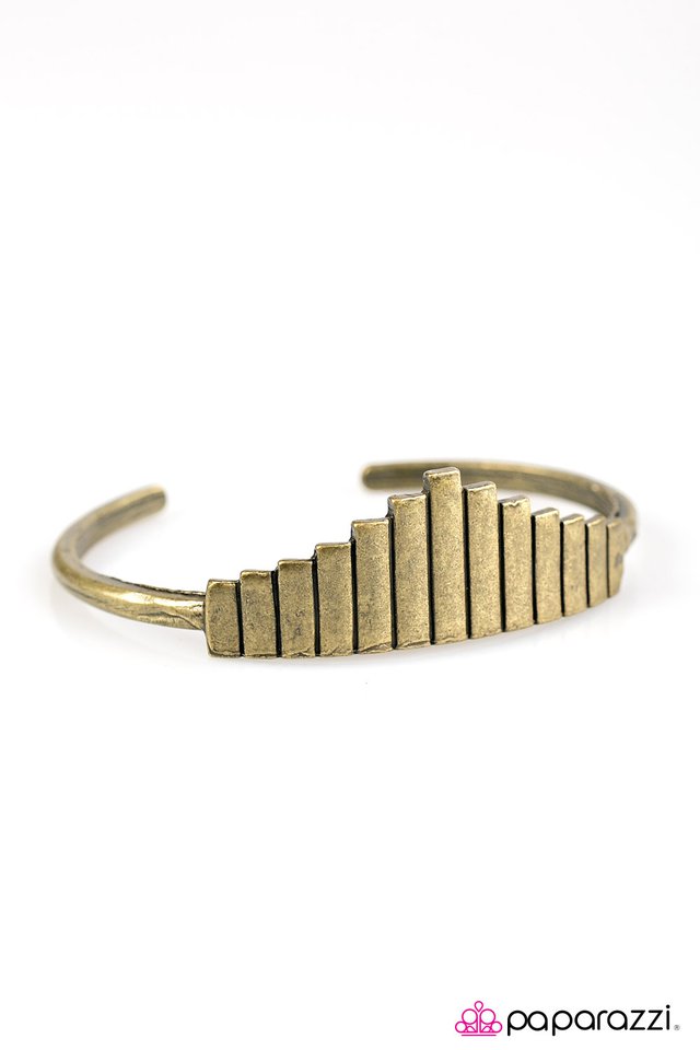 Paparazzi ♥ That Dont EMPRESS Me Much - Brass ♥ Bracelet