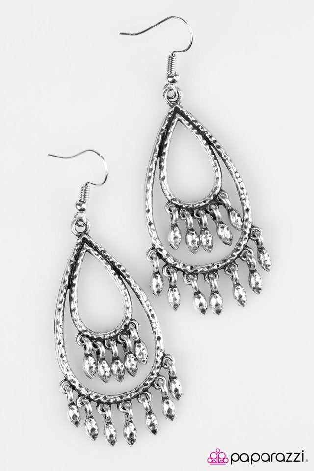Paparazzi ♥ Toes In The Sand - Silver ♥ Earrings
