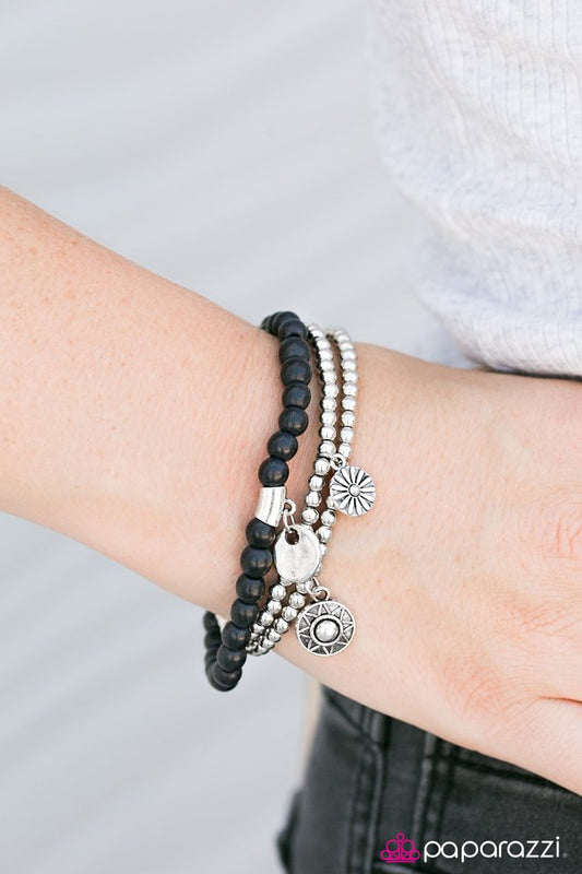 Paparazzi ♥ Bloom Out! - Black ♥ Bracelet-product_sku