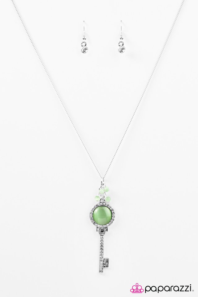 Paparazzi ♥ Unlock Every Door - Green ♥ Necklace