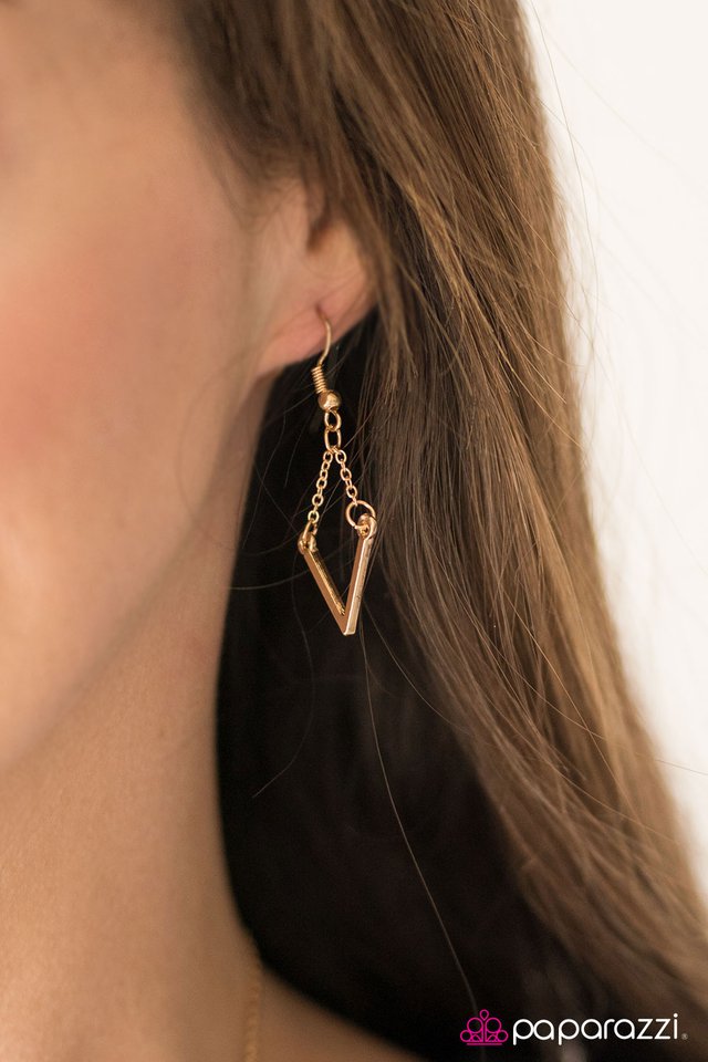 Paparazzi ♥ Climb High - Gold ♥ Necklace