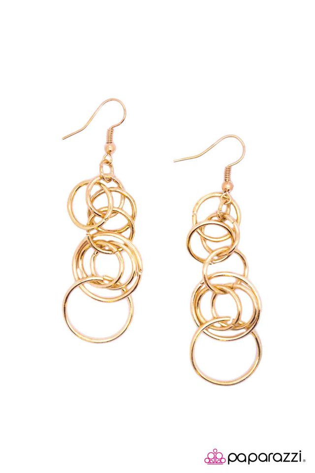 Paparazzi ♥ Come Full Circle - Gold ♥ Earrings