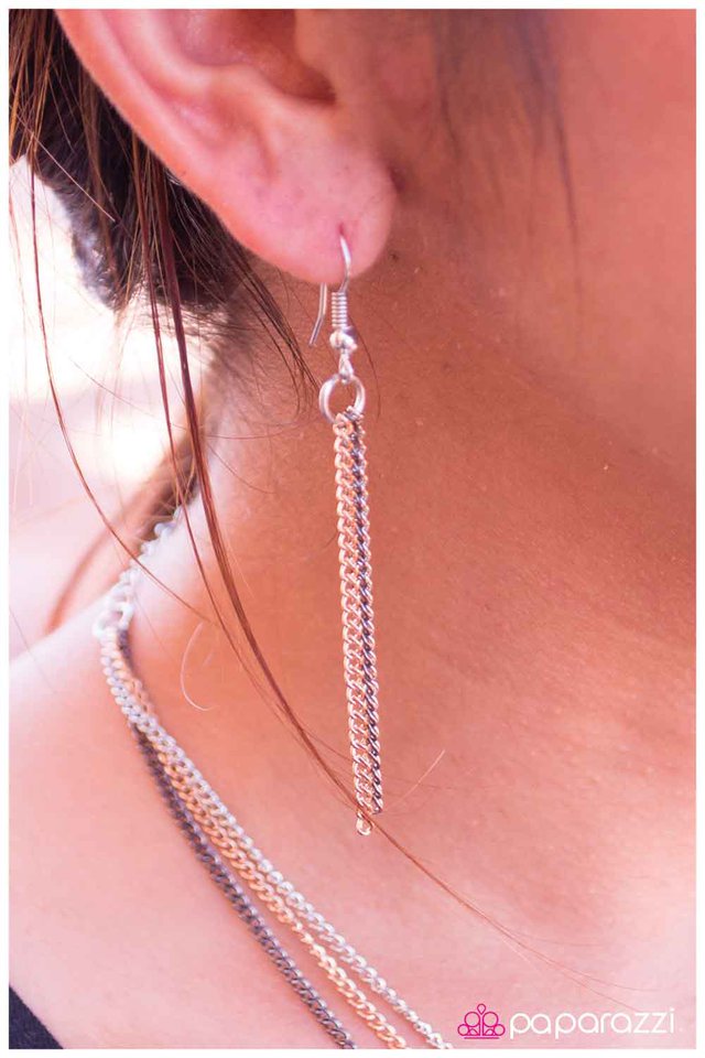 Paparazzi ♥ Shimmer and Spikes - Silver ♥ Necklace