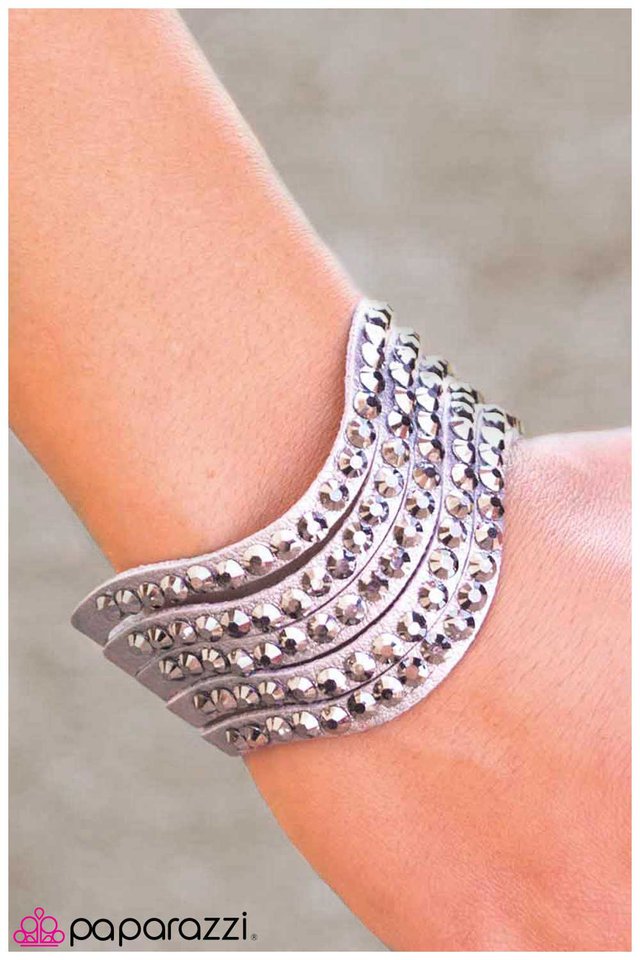 born-to-sparkle-p9ur-svxx-001xx