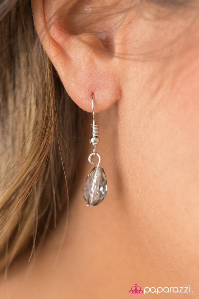 Paparazzi ♥ Elegance Never Fades - Silver ♥ Necklace