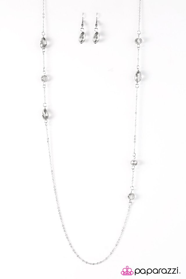 Paparazzi ♥ Elegance Never Fades - Silver ♥ Necklace