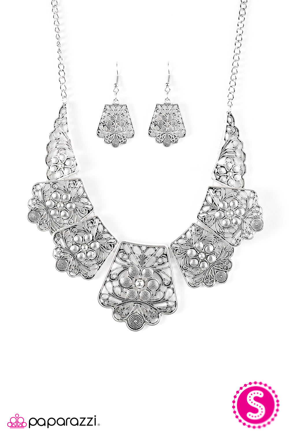 Paparazzi ♥ Native Nature - Silver ♥  Necklace