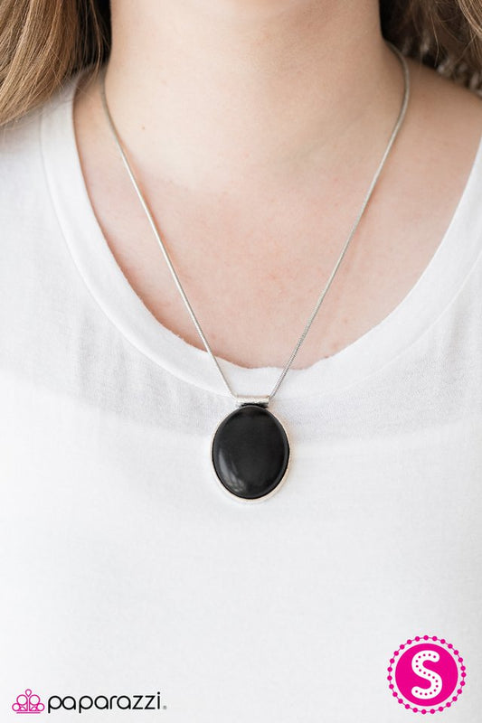 lounging-at-the-lagoon-black-p2se-bkxx-123xx